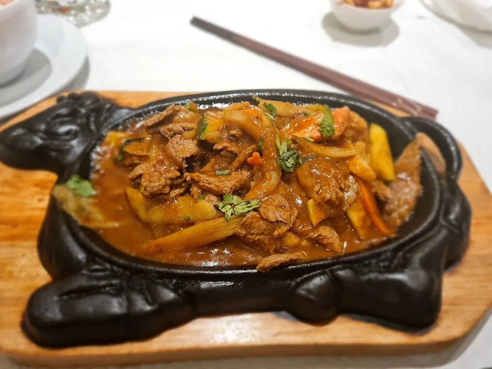 Boeuf Sauté Au Saté Sur Plaque